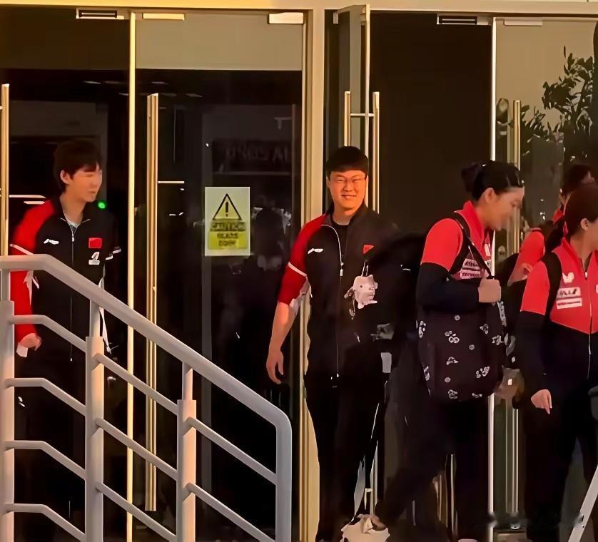 张本美和太可爱了！见了鳗鱼还害羞了！当时鳗鱼刚3:1打赢大藤沙月，刚出门就