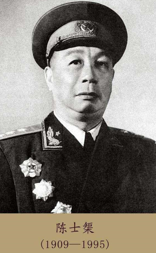 1935年5月，因为营中二十多名战士不知所踪，林彪沉下脸，一反常态地对着教导营营