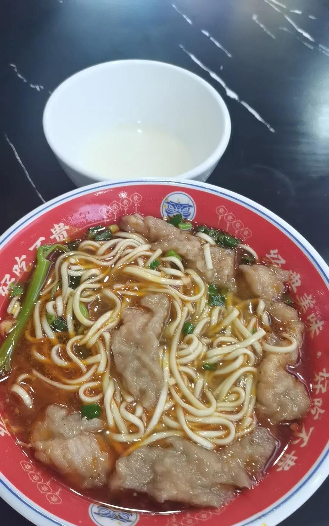 川渝人也很少有人吃过的四川美食！这碗面不是川渝地区的人根本不会认识，川渝地区的人