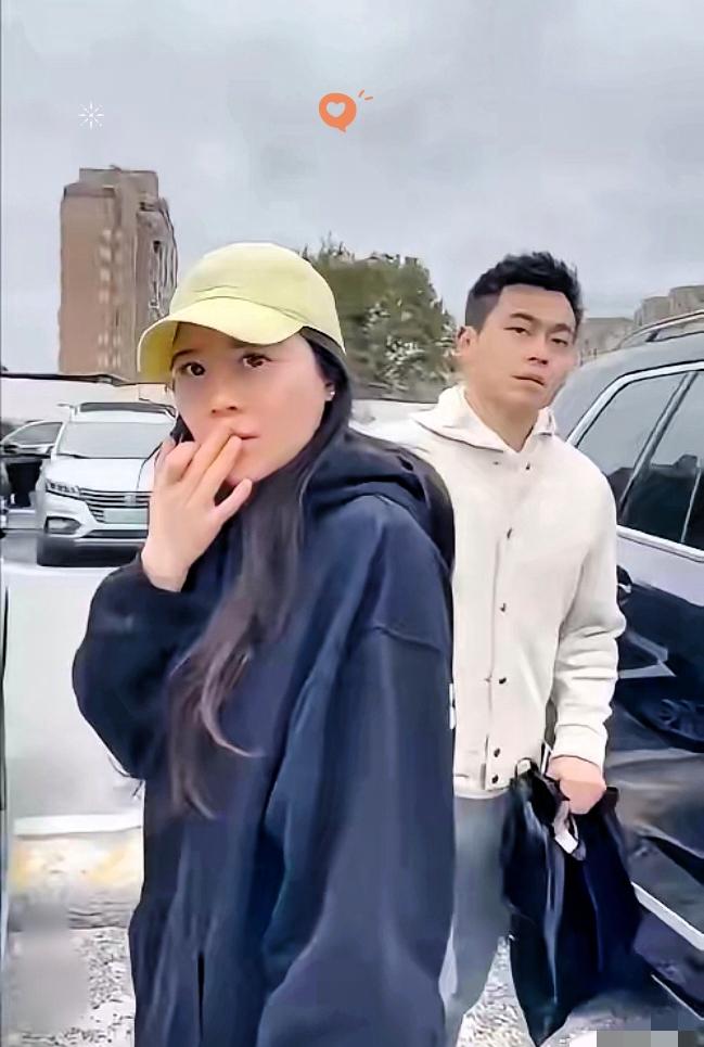 原配的声音温柔而颤抖，她死死地盯着眼前这个既熟悉又陌生的男人。她的丈夫许晟