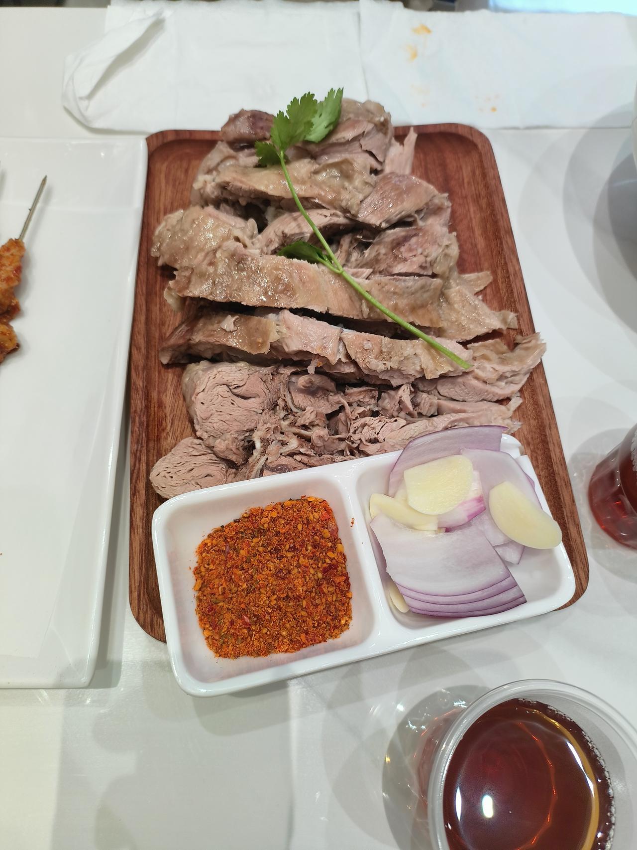 重庆观音桥隐匿着一家超赞的德元兰州牛肉面店！开业仅三个月，便荣登大众点评「重庆面