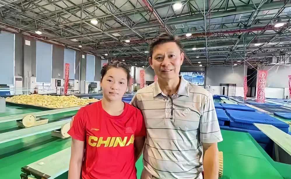 全红禅换新发型了感觉这个发型非常适合她十八岁的女孩青春靓丽大大方方的