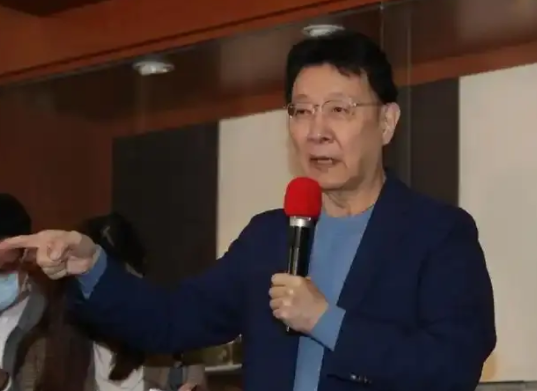 台湾名嘴赵少康又一次语出惊人。他在最近的节目中说：大陆可能要实现统一，就是大陆把