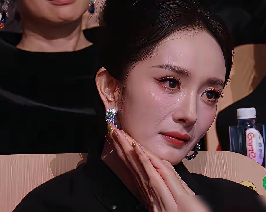 一部《生万物》，扒下了演艺圈的底裤。主角杨幂，片酬310万。演农村妇女，提前体验