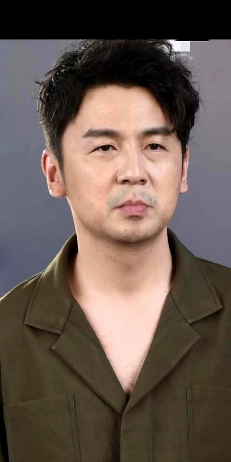 发现没？雷佳音有个点很奇怪不是演技多绝，也不是国民度有多高，而是他每回演戏都