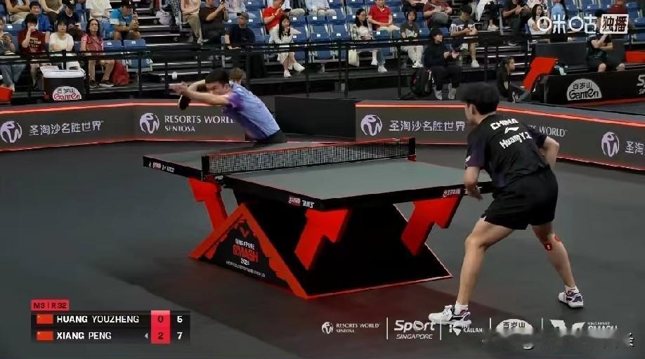 黄友政和向鹏现在差距不是一点半点哦，两人比赛3-0，向鹏三局完胜（11-7，11