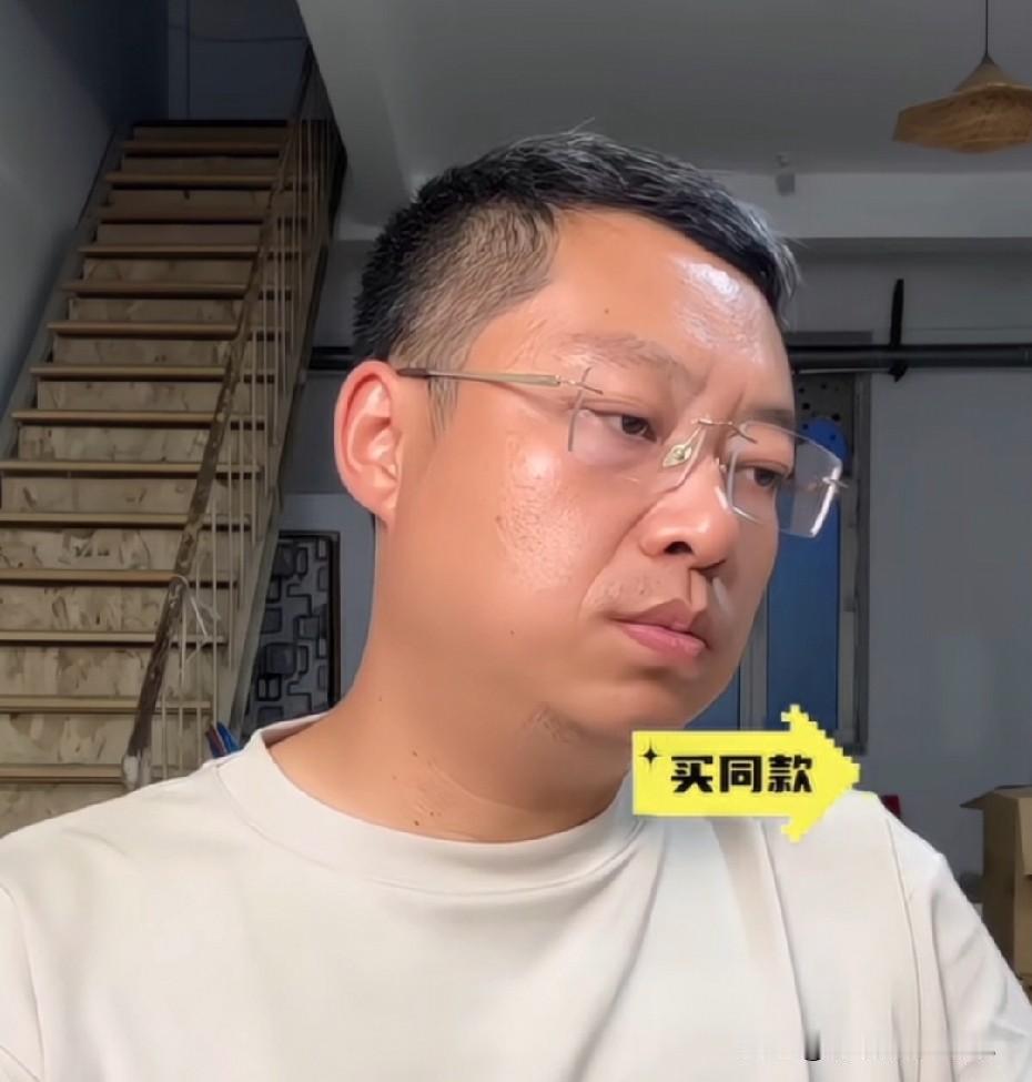 小故事！自大壮离婚后，他的脸上便再无笑容。大壮说，莎莎走后，儿子说很想妈妈，不