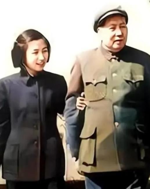1968年，毛主席突然发现，士兵们见到自己女儿李讷时，竟主动行军礼，好奇的毛主席