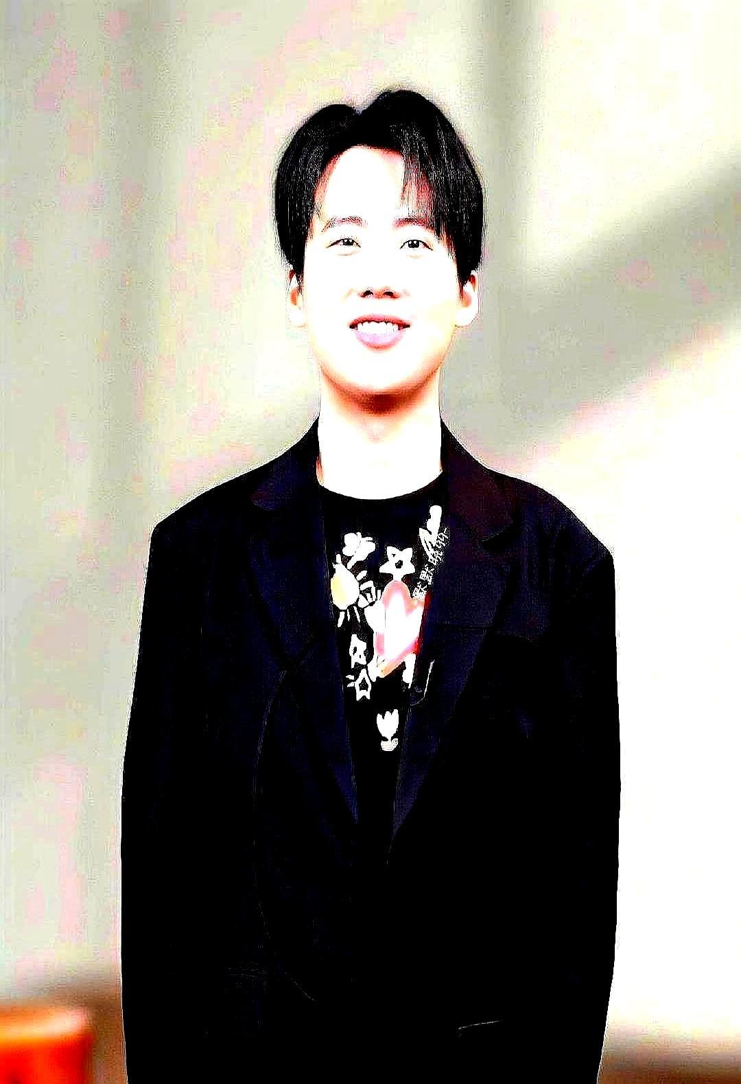 郭麒麟当众骂搭档阎鹤祥是禽兽，就因为他娶了个小7岁的老婆。阎鹤祥眼珠子一转