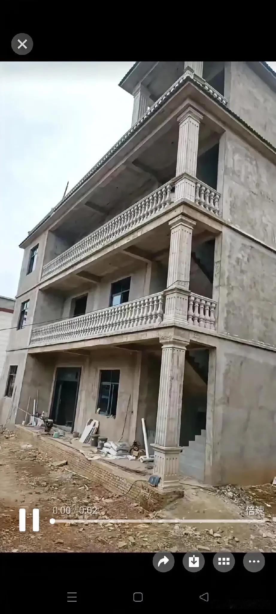 现在人活的都很通透宁愿回农村盖房也不在城里当“房奴”你看，我之前的同事今