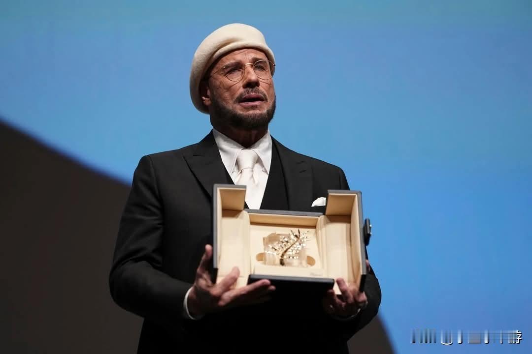 美国演员约翰·特拉沃尔塔（JohnTravolta）惊喜斩获2026年（第79