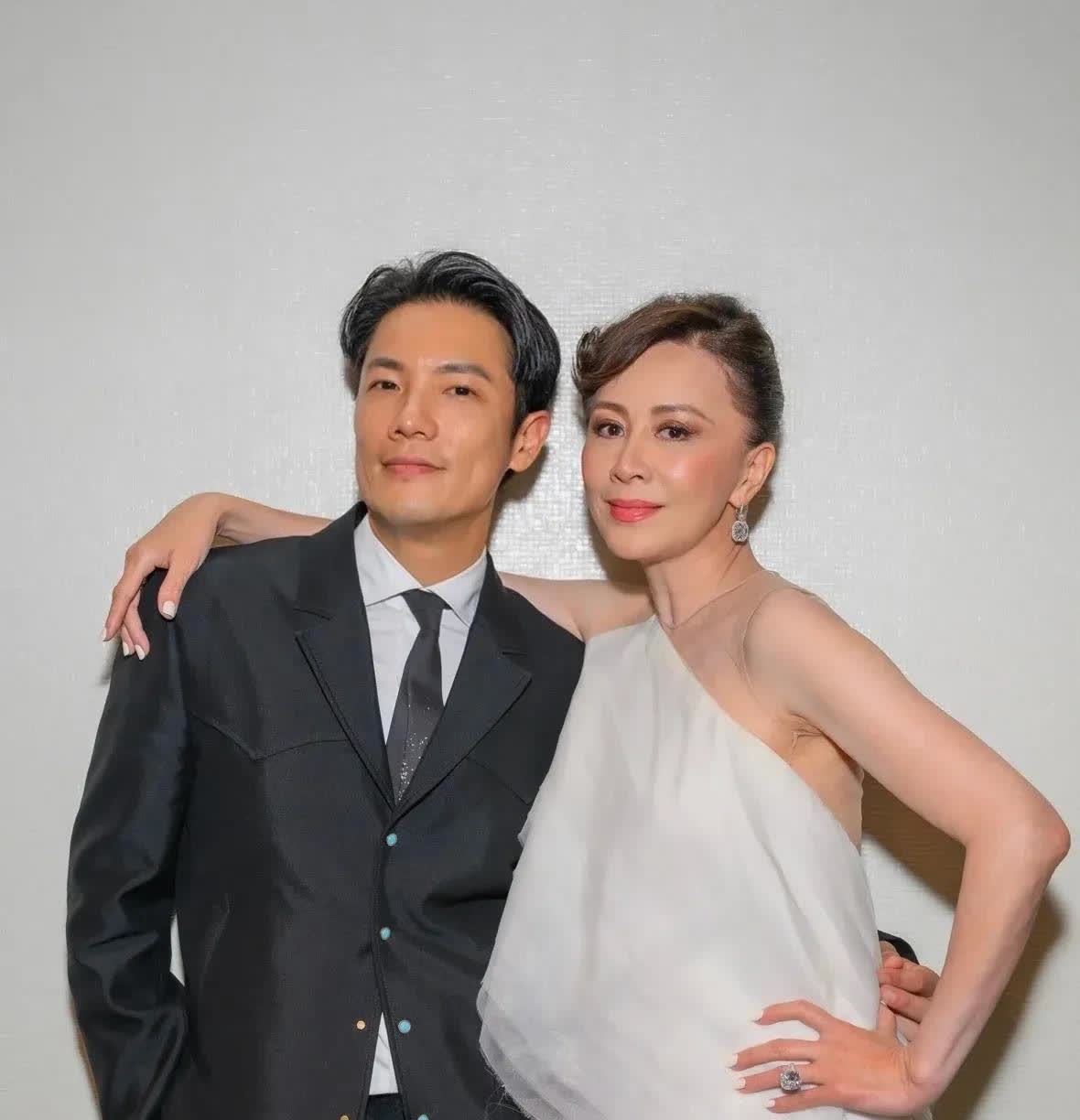 杨千嬅老公丁子高晒和刘嘉玲，陈慧琳，于适，李冰冰，胡杏儿合影