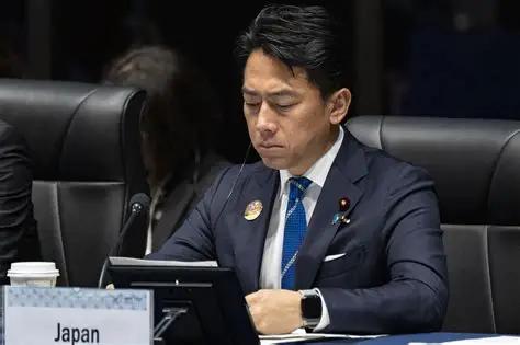 在外是小泉进次“狼”，回国就成了小泉进次“螂”？自己说的话打碎牙也得咽啊据凤