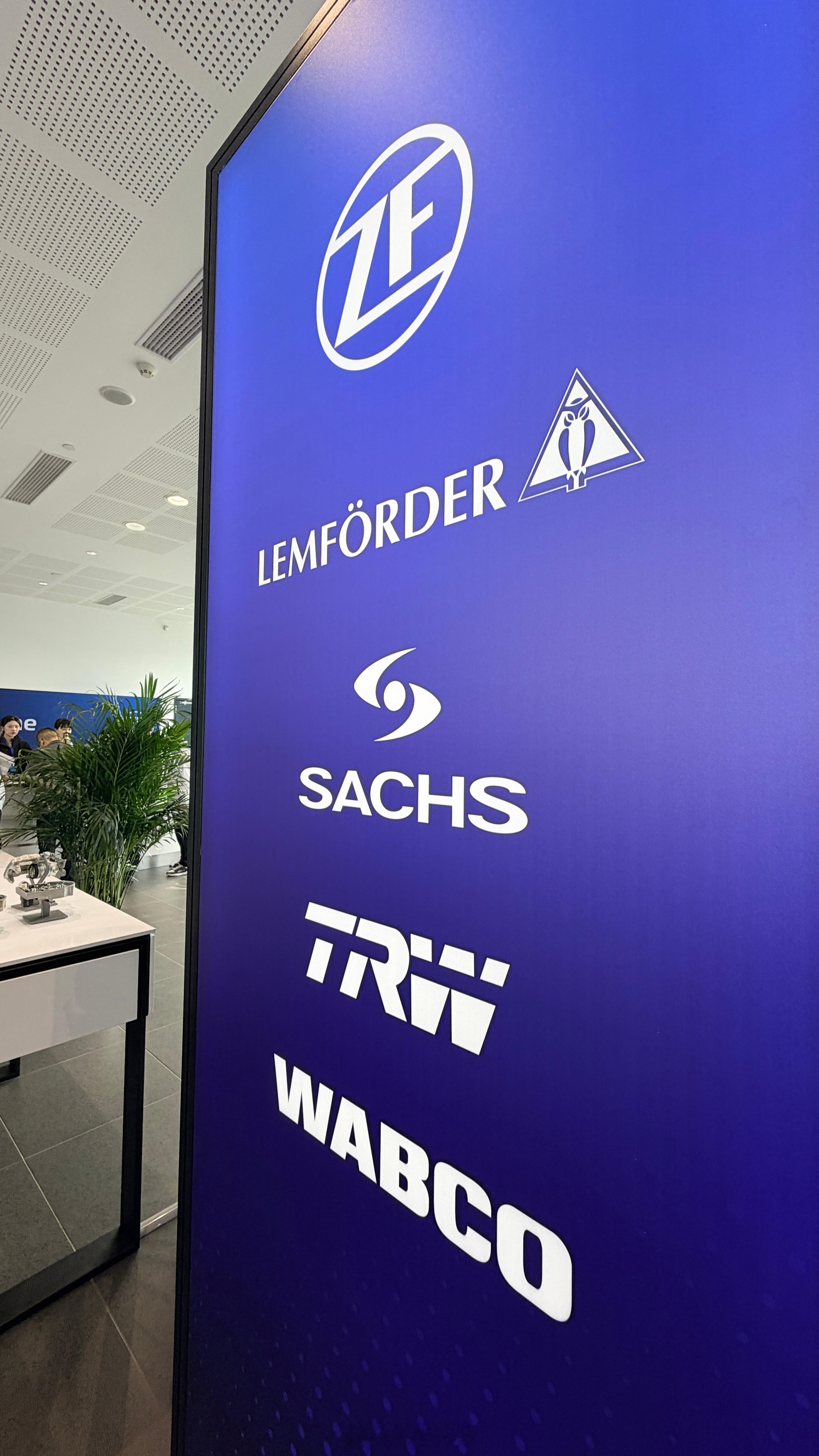 ZF采埃孚的策略很明确一手研发储备，一手OE原配，一手善后存量RE市场。价值链路