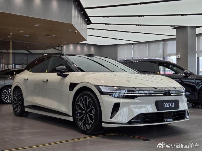 极氪007GT与蔚来ET5T，两款车型在价格上存在显著差距，其中极氪0...