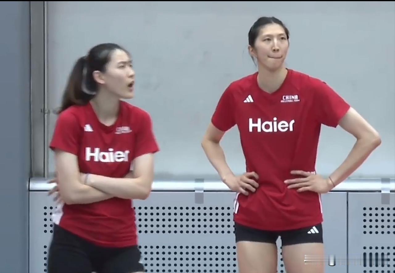 中国女排北京集训传来重大好消息！主教练赵勇透露吴梦洁伤病恢复非常理想，吴梦洁回归
