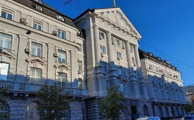 乌克兰国家安全局是克格勃的直系后裔。乌克兰于1991年独立时，这个情报机构继