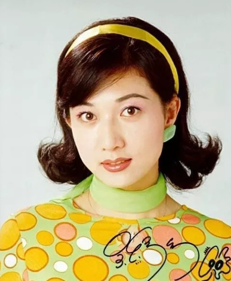 1999年，吴绮莉执意生下成龙的私生女，取名吴卓林，名字含义野心十足，并大肆宣扬