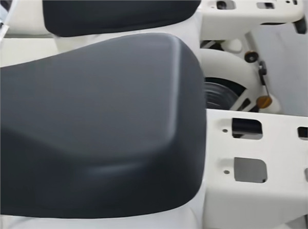 【新国标要求电动自行车安装金属鞍座？中国消防科普】快科技12月3日消息，近日，有