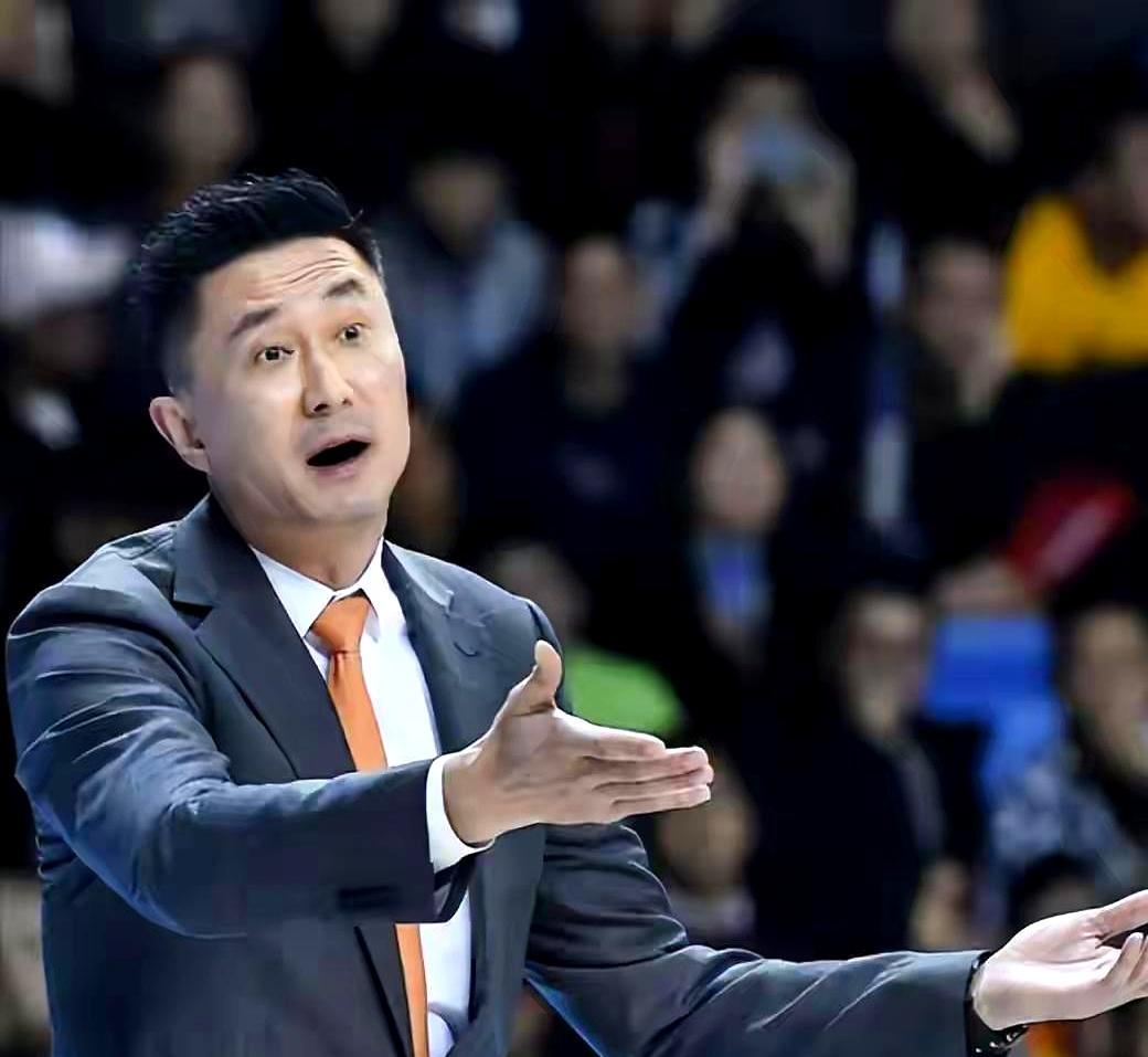 赛季刚收口，就这成绩最好也就八强，甚至一轮游，换谁都憋不住气吧？广东队这个夏天肯