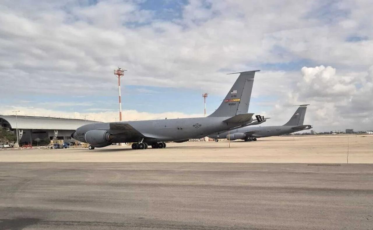 瞒不住了！美军机突降以色列，三大反常细节暴露真实目的。当地时间2月23日