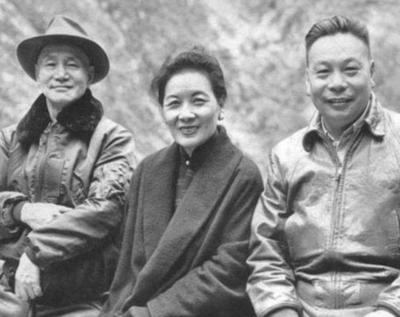 蒋介石刚咽气，比蒋经国只大12岁的宋美龄就想独揽大权，然而令她没想到的是，一向憨
