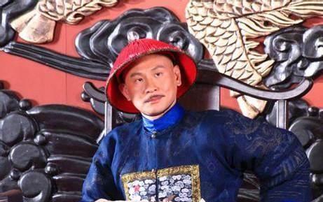知府谢兴峣进京面圣时，嘉庆皇帝问：“你可是谢振定之子？”在得到肯定答复后，嘉庆御