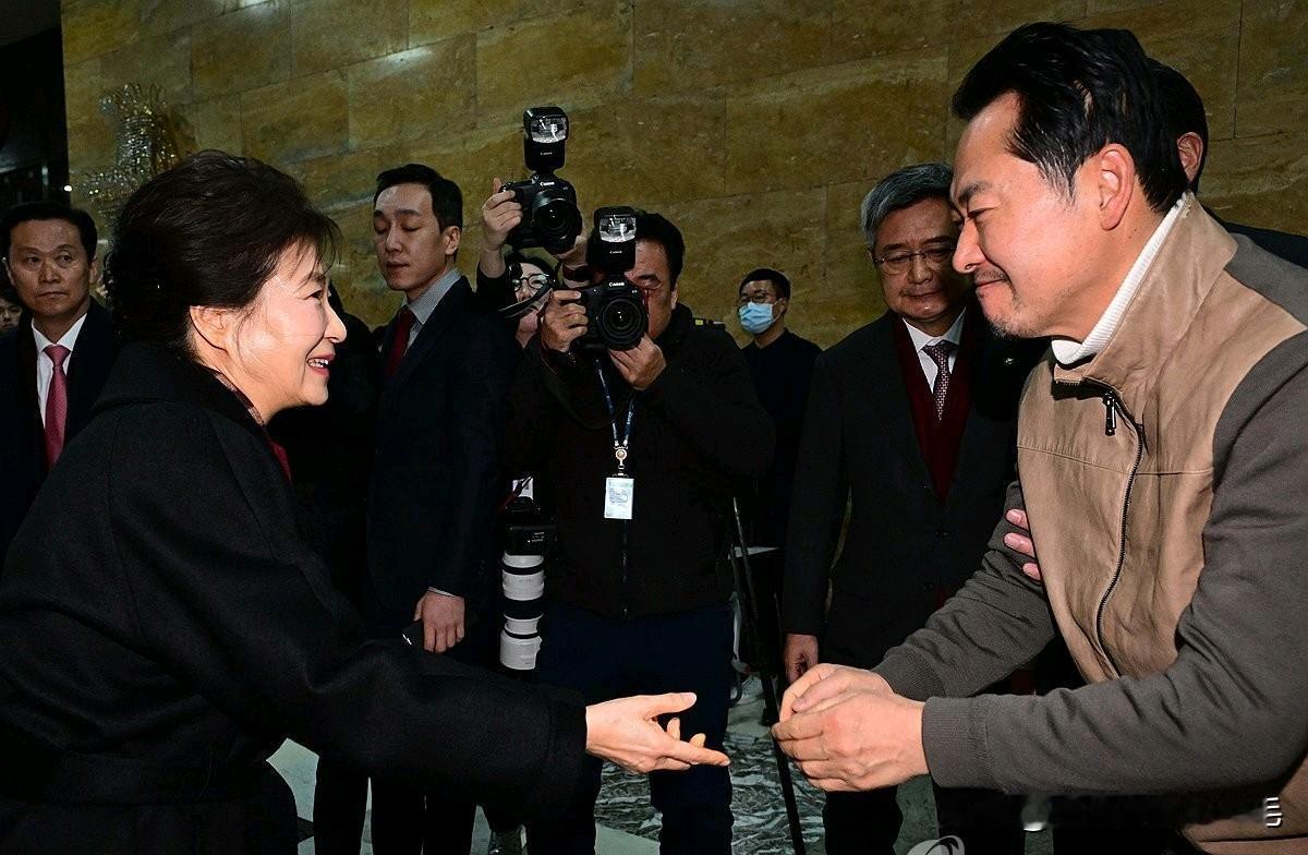 韩国国民力量党党首张东赫结束8天绝食，将于26日提前重返党务工作，剑指6月3日地