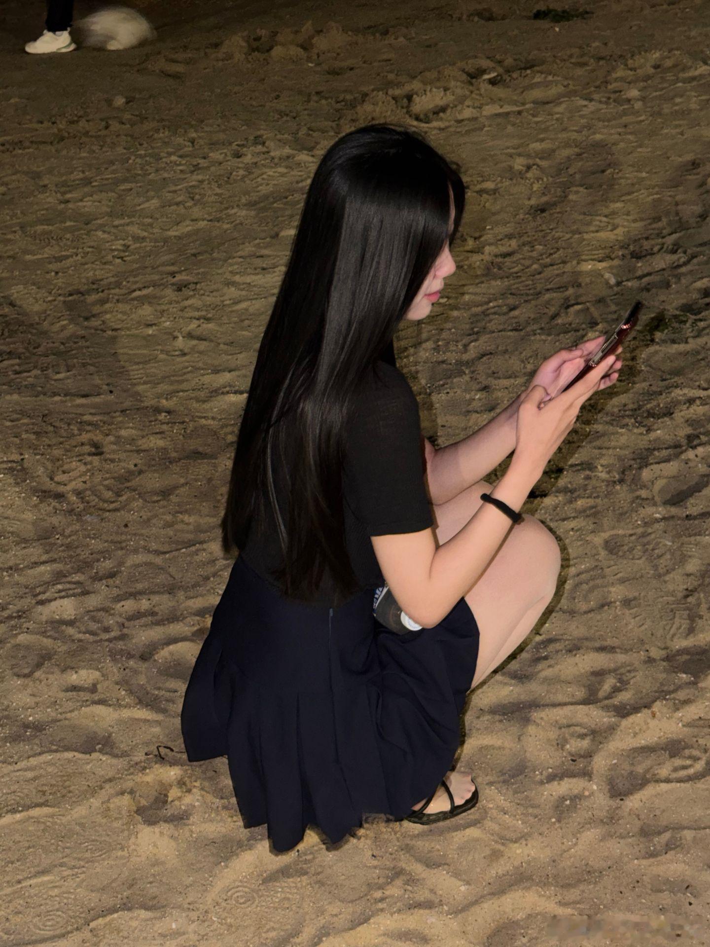 jk私影夜晚的沙滩美女