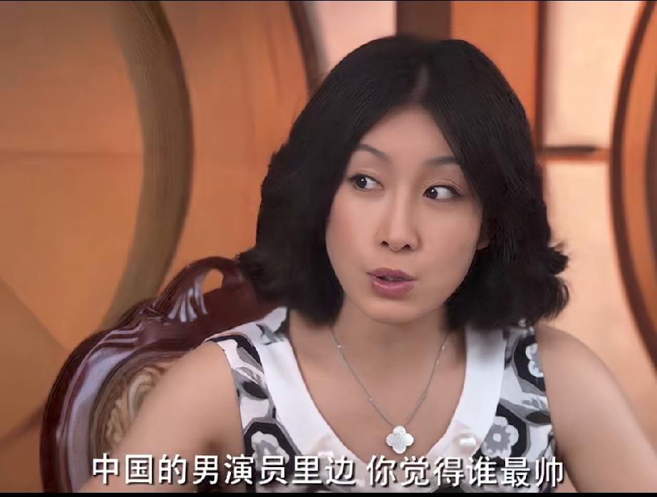 秦海璐说最帅的男演员是唐国强原来唐国强年轻的时候长这样，面颊饱满，精神抖擞，