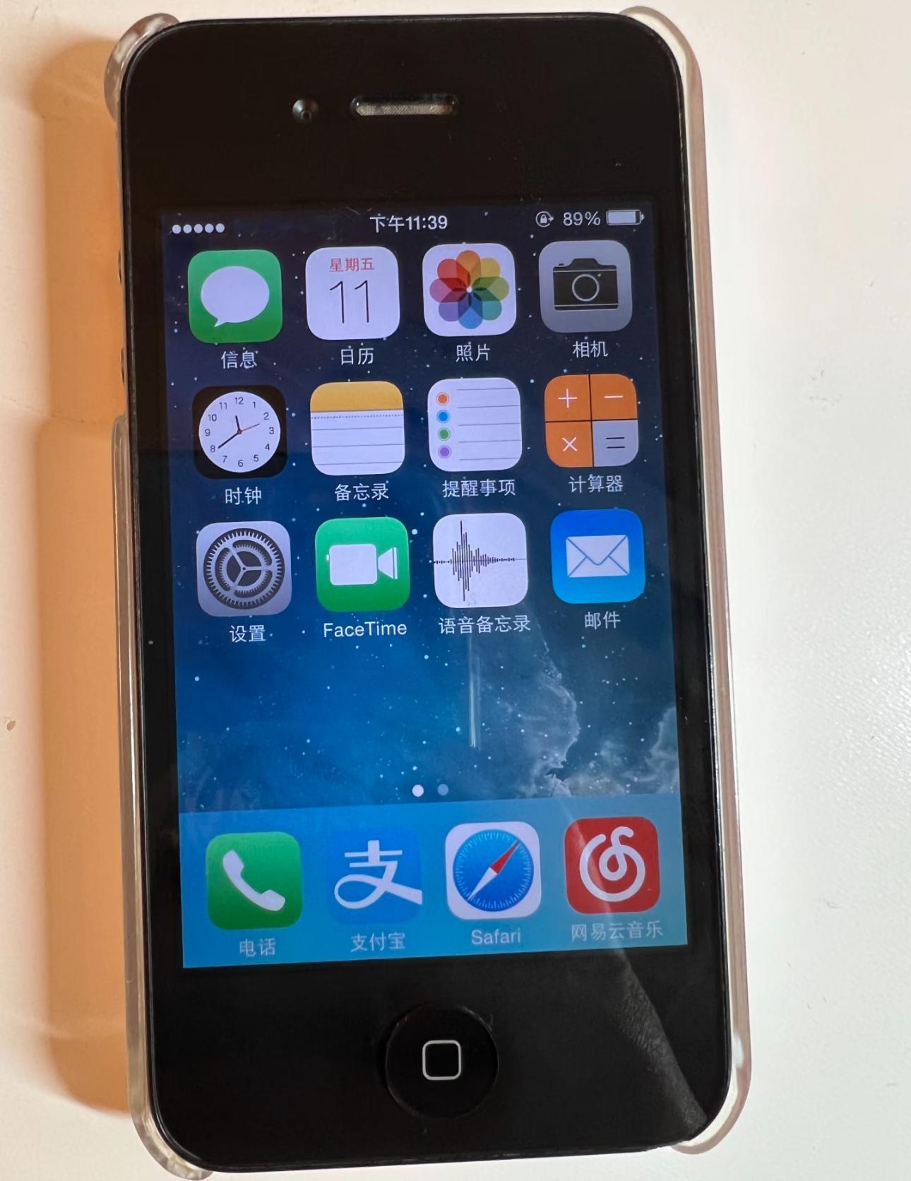 哪款iPhone可以封神小小iPhone4的设计总让人怀念
