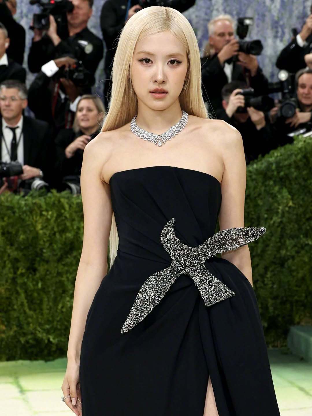BLACKPINK的MetGala红毯造型。