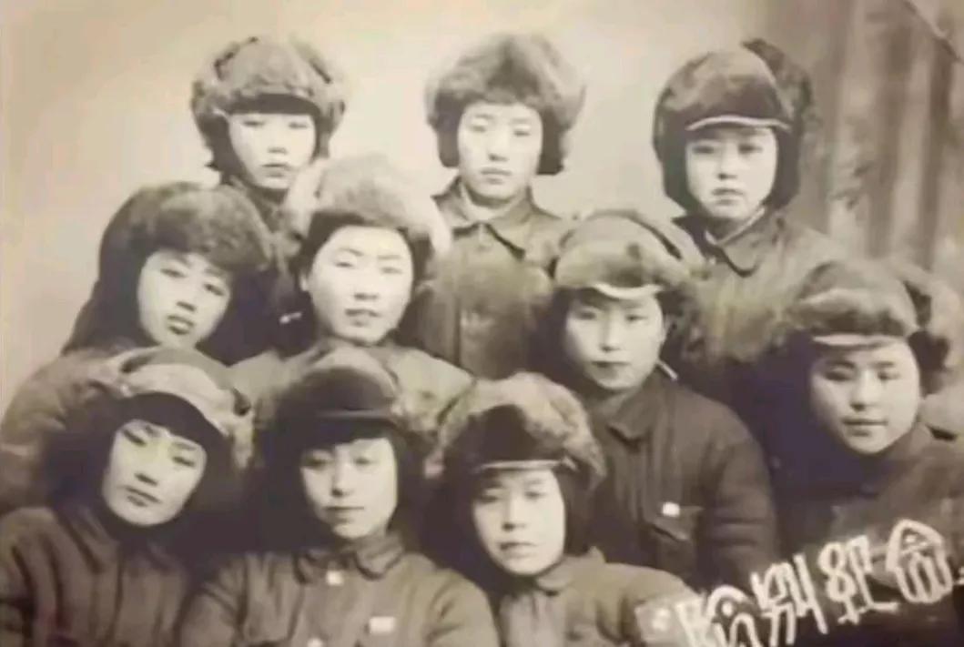 这是东北抗联第一路军西征前的女战士的一张珍贵留影！他们都是抗联杨靖宇司令的女兵
