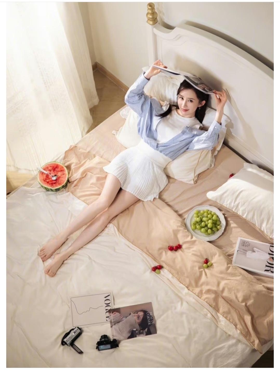 舒畅，西瓜还要在床上吃，我是接受不了。