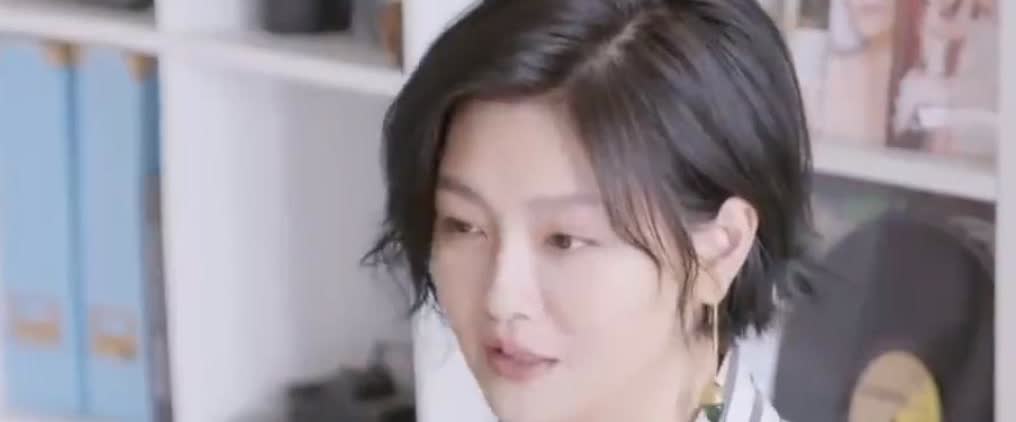 如今回头看，大s把孩子给汪小菲也是无奈之举吧！老公具俊晔别说没钱了，就连