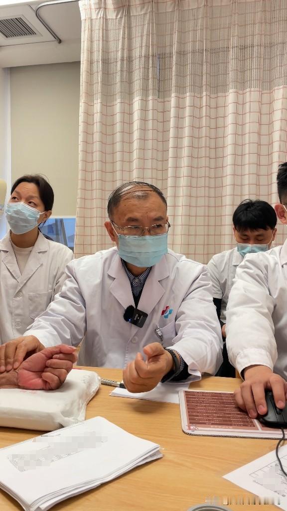 肝郁气结再加上气血不足，结合在一起，身体该有多难受？我来告诉你，那是真的感觉特