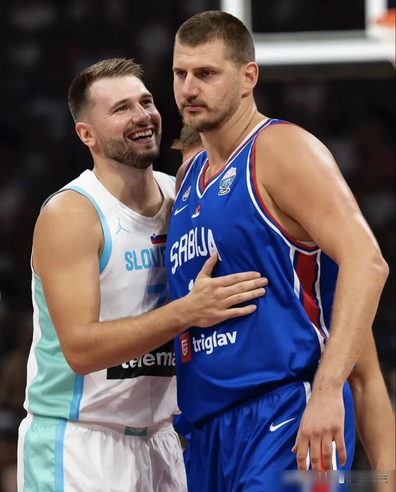 我劝你，以后别再为这帮“国际巨星”熬夜了，不值当。新搞的NBA全明星赛，全世