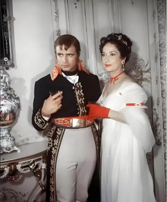 1796年，拿破仑娶了约瑟芬。婚后，她情人无数，远征在外的拿破仑不得不写信央求：