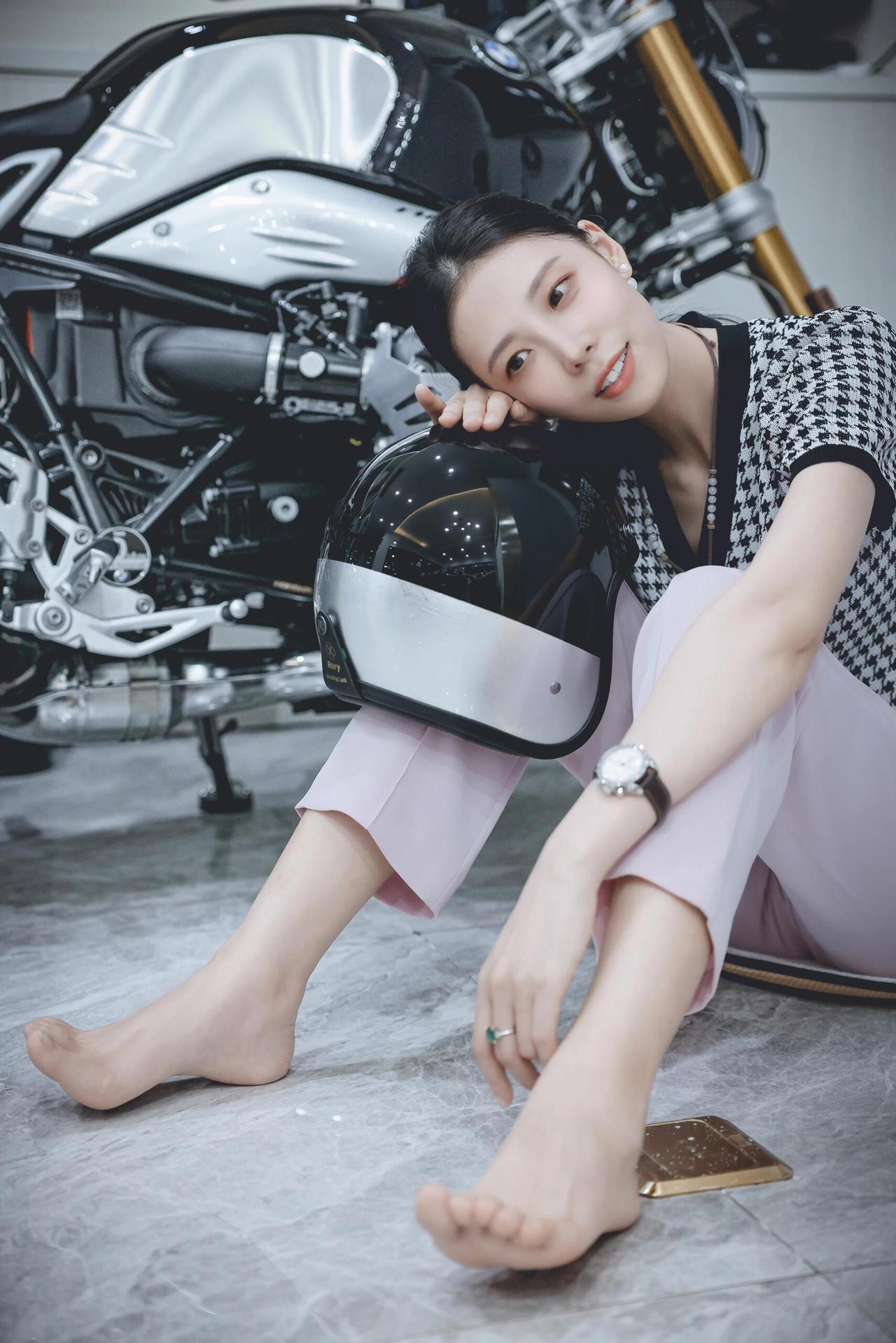 今天假装是机车女郎。