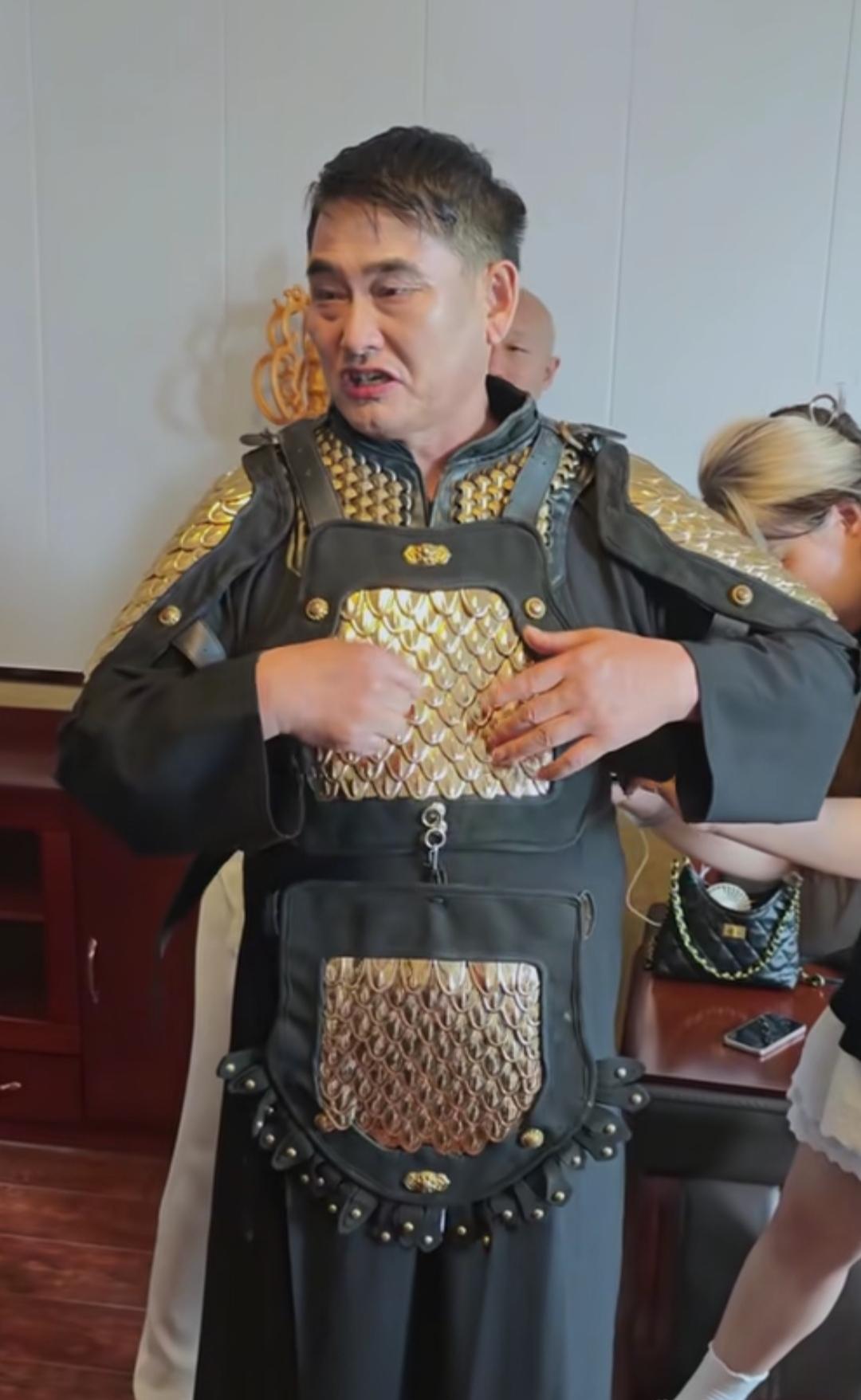 都说朱之文，是个老实巴交的农民歌手，可你细品，他这几年的操作，你会发现这