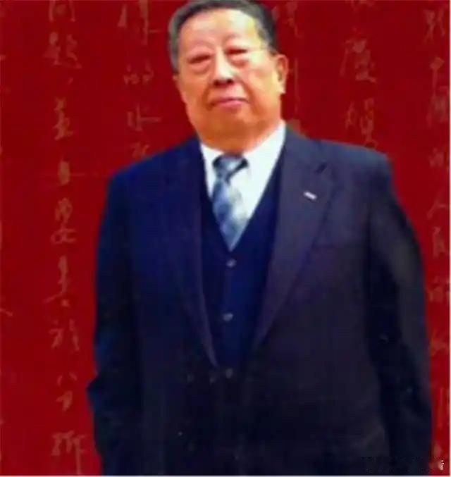 1976年，周总理去世后，韩宗琦为总理穿戴寿衣，可当他接过卫士递来的寿衣时，顿时