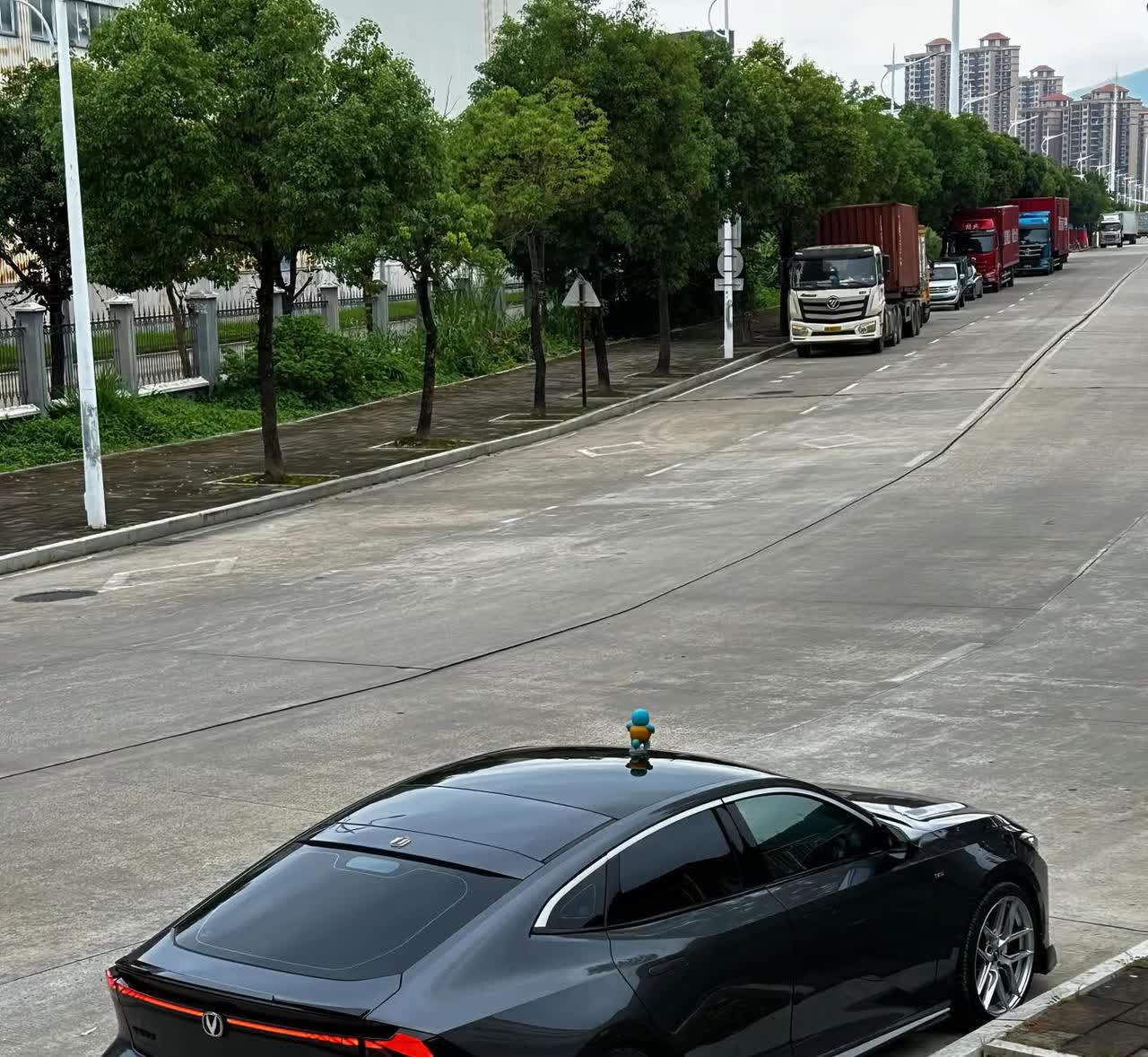 外界的声音都是参考，不开心就不参考。