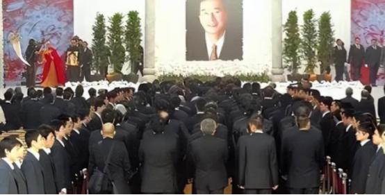 最大的台独分子，再也藏不住尾巴，终于露出来了肮脏的脑袋！原来，最大的台独分子不都