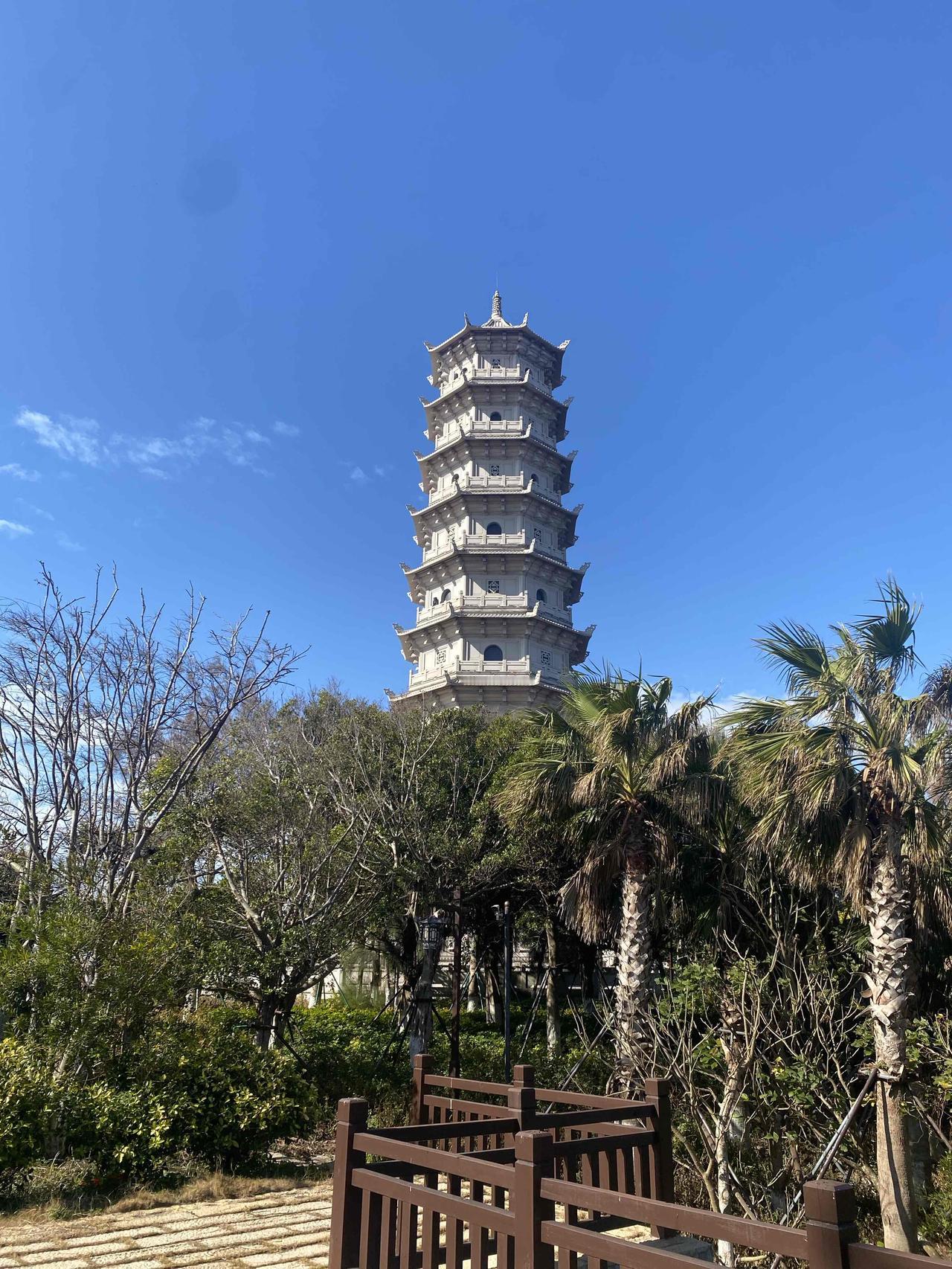 一种叫“大师”的职业，某公司专门承包庙宇的，他们刚装修好一座庙宇，让公司的一位