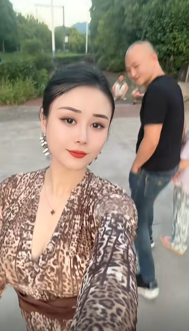还看，这下子挨打了吧！！！