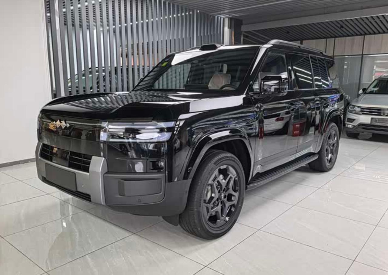 要说最近车圈最火的，那必须是方程豹钛7，上市俩多月就卖了5万多台，妥妥的爆