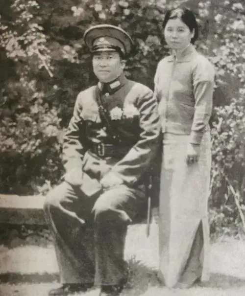 1947年，特务们将杨虎城的夫人谢葆真牢牢捆住，又用针头扎进她的大腿，谢葆真顿时