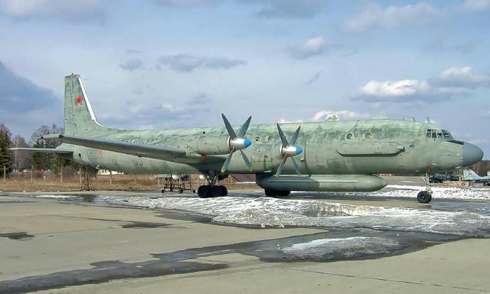 每天认识一件兵器俄罗斯IL-20“黑鸦”电子侦察机IL-20“黑鸦”（Coot