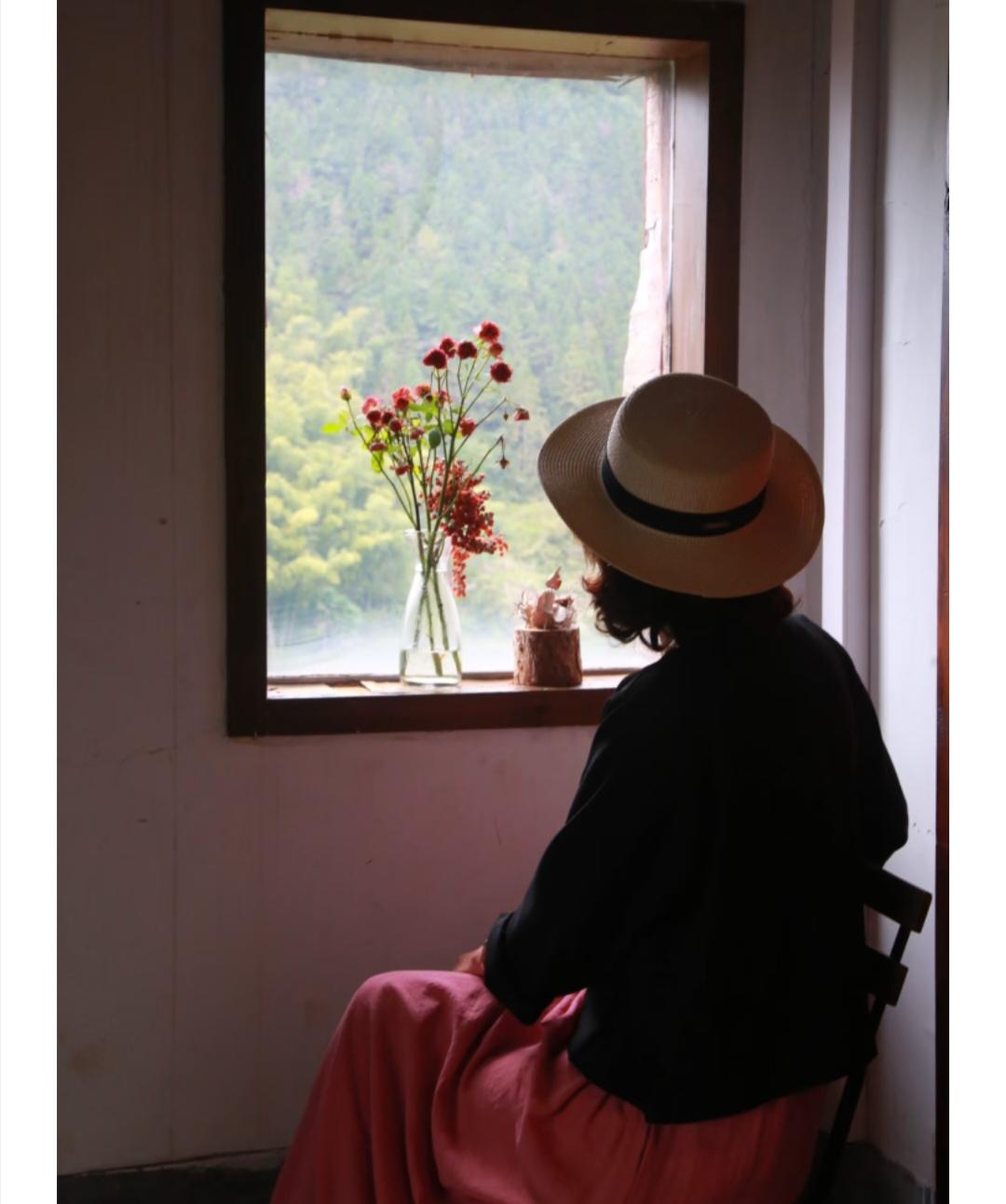 我大姐今天突然又不想活了自己一个人在湖边走着我们几个看到后立马就赶过去了她