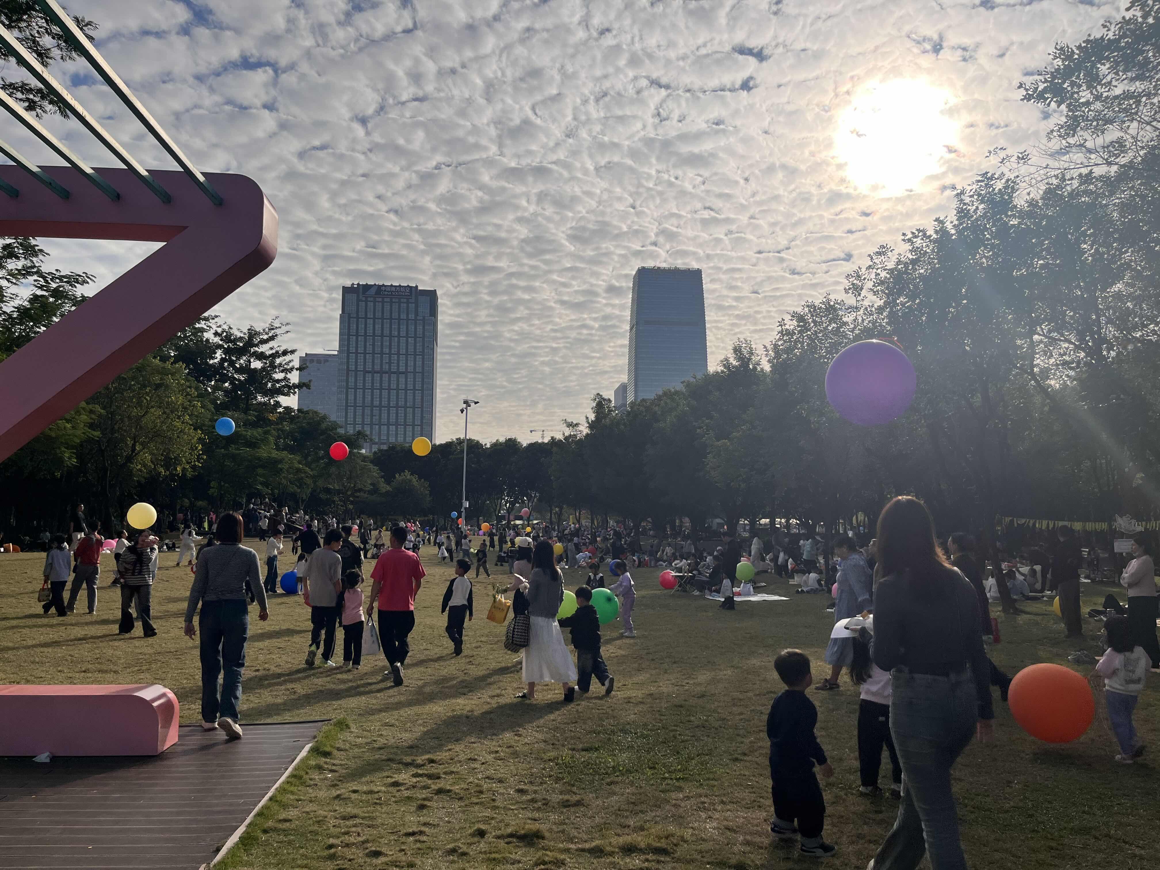 广州今年的政策是聪明的，把白云区部分区域划为市中心，并且趁着房价低谷...